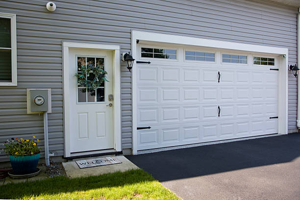 24/7 Emergency Garage Door Panel Replacement experts in Boone County County, IN